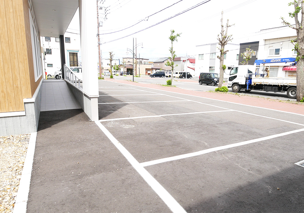 スロープ＋駐車場